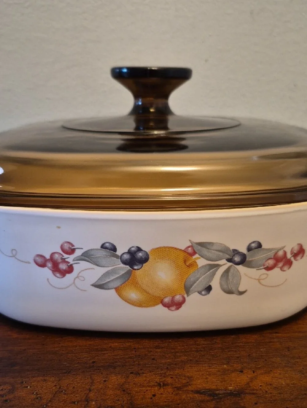 Corning Ware 2 Liter  Ceramic Casserole with Amber Glass Lid Abundance